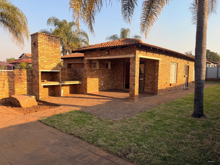3 Bedroom Property for Sale in Waterval East North West